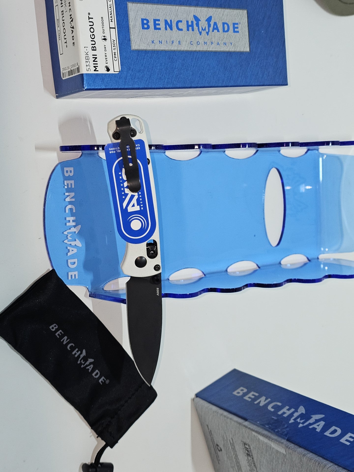Benchmade 533BK-1 Mini Bugout White Grivory Handle CPM-S30V Black Blade Folding