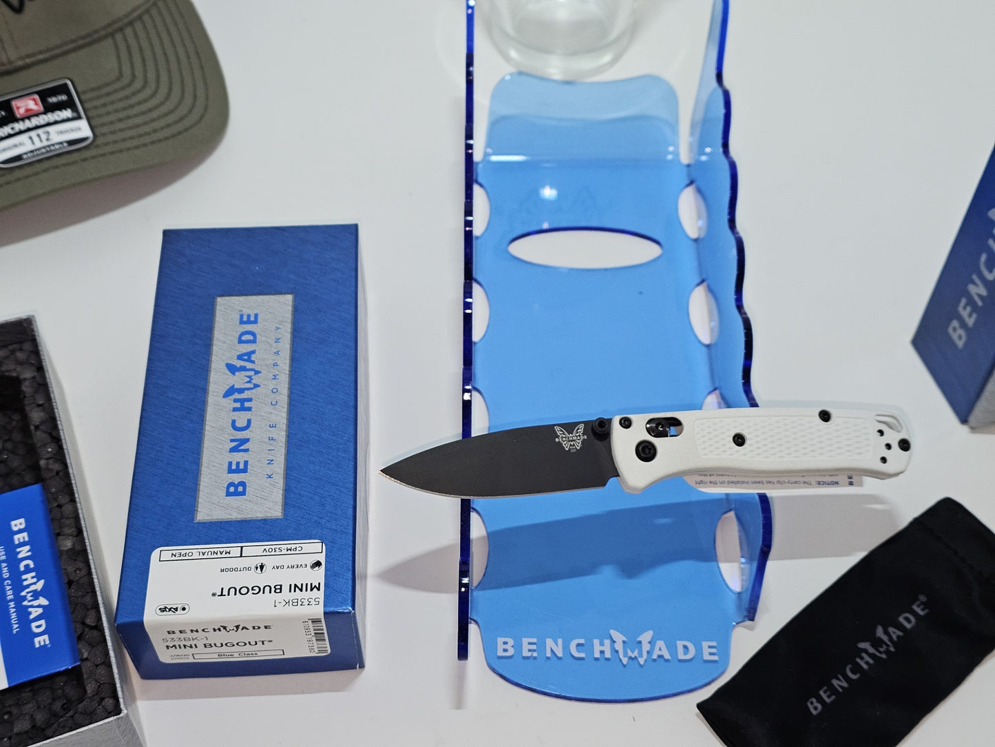 Benchmade 533BK-1 Mini Bugout White Grivory Handle CPM-S30V Black Blade Folding